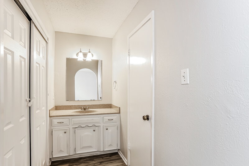 2,005/Mo, 2859 Hitson Fort Worth, TX 76112 Main Bathroom View