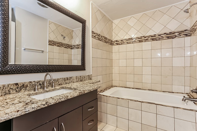2,005/Mo, 2859 Hitson Fort Worth, TX 76112 Bathroom View