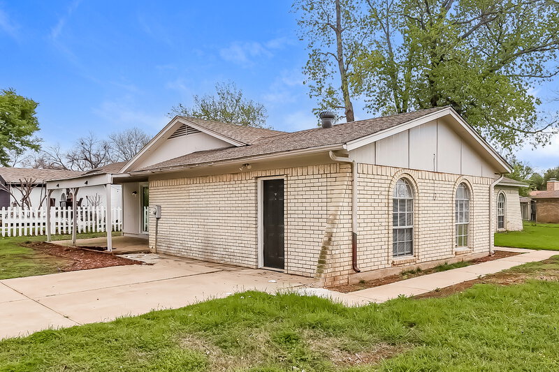 2,005/Mo, 2859 Hitson Fort Worth, TX 76112 Rear View