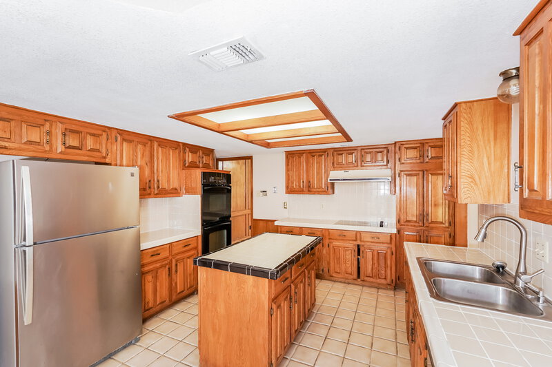 2,300/Mo, 823 Timberline DeSoto, TX 75115 Kitchen View