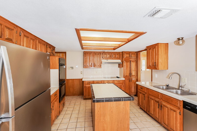 2,300/Mo, 823 Timberline DeSoto, TX 75115 Kitchen View 2