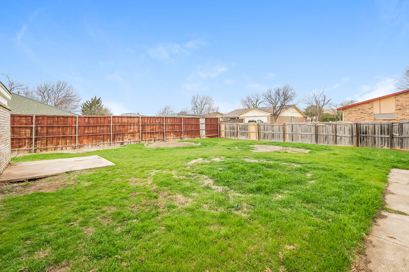 2,300/Mo, 823 Timberline DeSoto, TX 75115 Backyard View