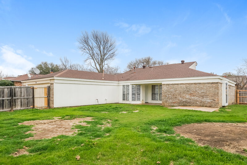 2,300/Mo, 823 Timberline DeSoto, TX 75115 Rear View