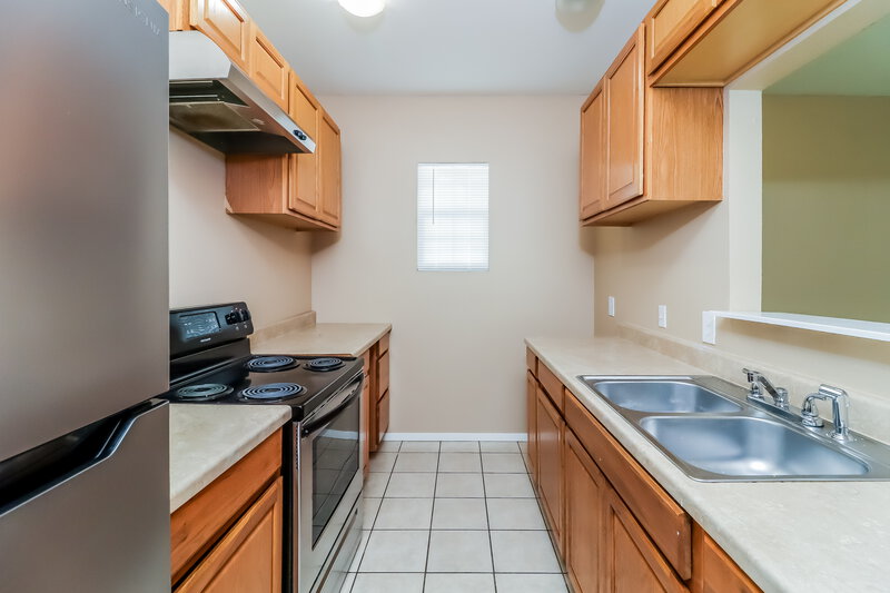1,955/Mo, 2915 Avenue C Fort Worth, TX 76105 Kitchen View