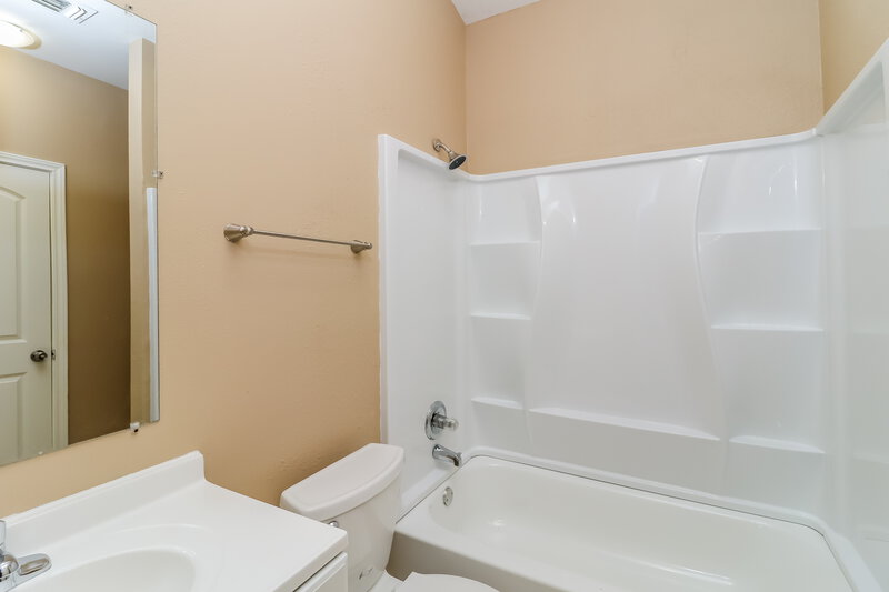 1,955/Mo, 2915 Avenue C Fort Worth, TX 76105 Bathroom View