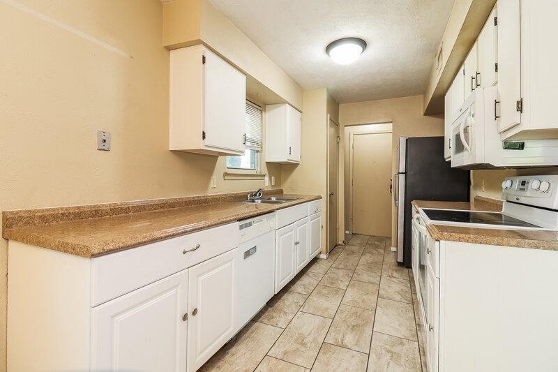 1,845/Mo, 5404 Lansingford Arlington, TX 76017 Kitchen View