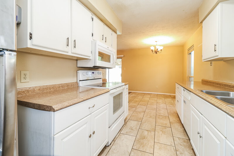 1,845/Mo, 5404 Lansingford Arlington, TX 76017 Kitchen View 2