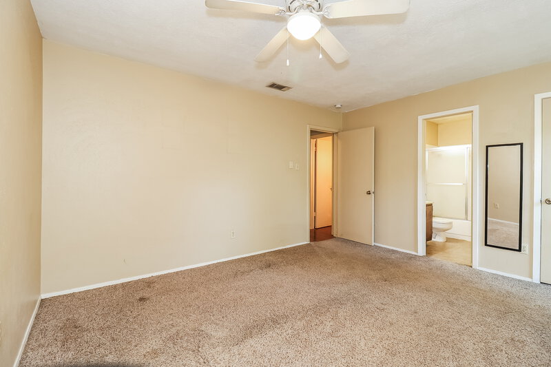 1,845/Mo, 5404 Lansingford Arlington, TX 76017 Main Bedroom View