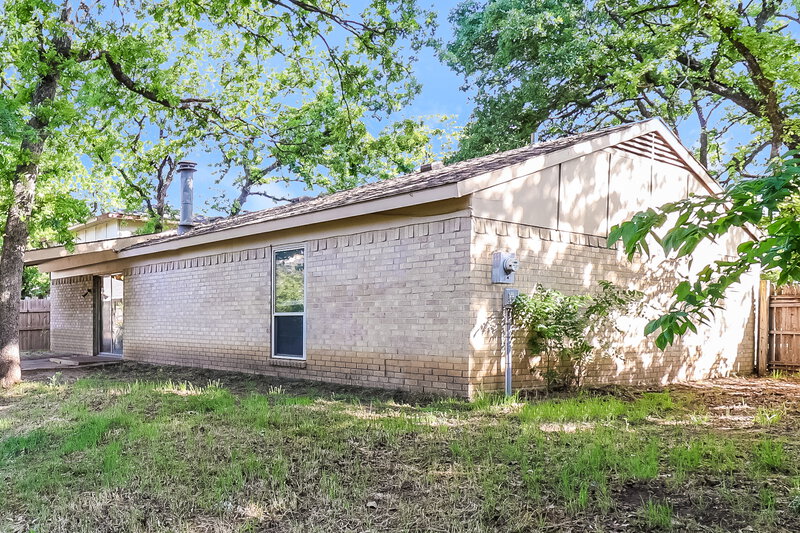 1,845/Mo, 5404 Lansingford Arlington, TX 76017 Rear View 2