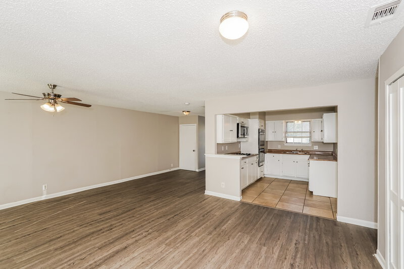 1,650/Mo, 4248 Ambrose Dr Dallas, TX 75241 Living Room View 3