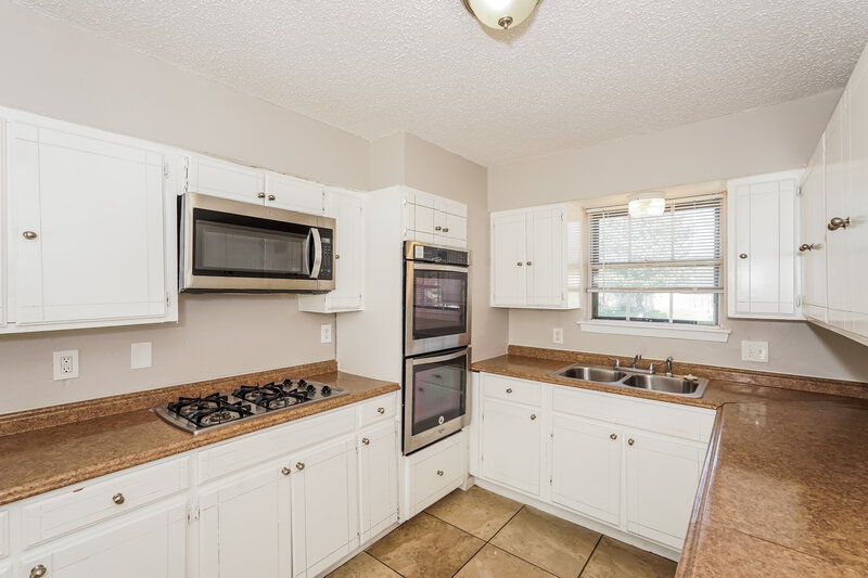 1,650/Mo, 4248 Ambrose Dr Dallas, TX 75241 Kitchen View 2
