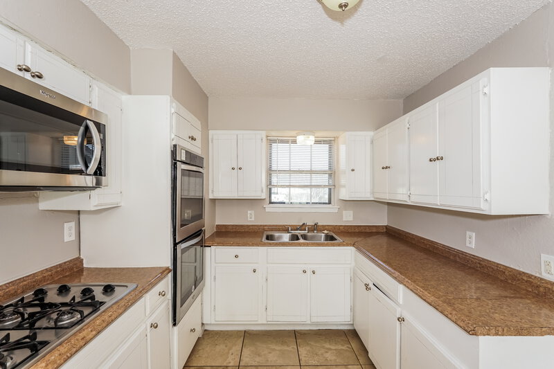 1,650/Mo, 4248 Ambrose Dr Dallas, TX 75241 Kitchen View 3