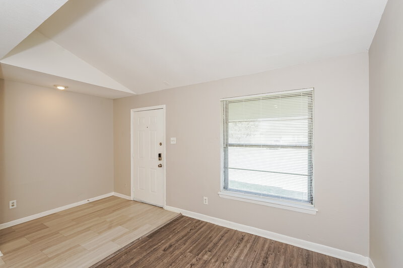 1,650/Mo, 4248 Ambrose Dr Dallas, TX 75241 Family Room View