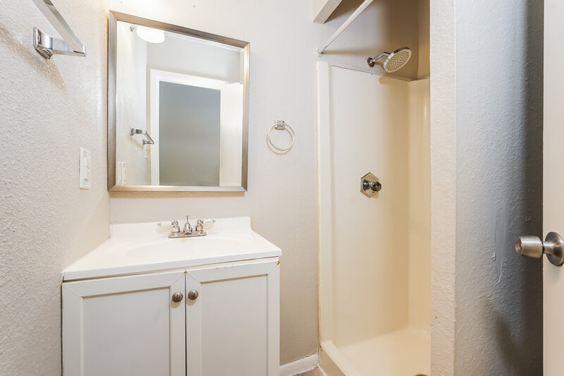 1,650/Mo, 4248 Ambrose Dr Dallas, TX 75241 Bathroom View 2