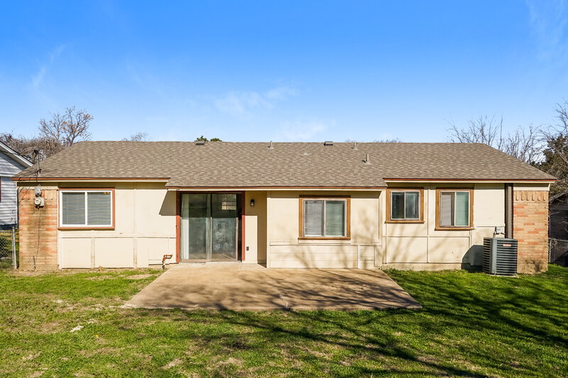 1,650/Mo, 4248 Ambrose Dr Dallas, TX 75241 Rear View 2
