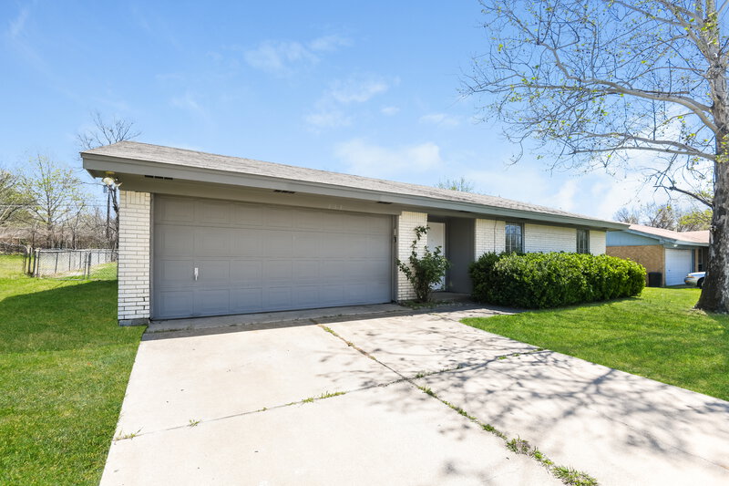 1,975/Mo, 133 Mountain View Azle, TX 76020 Front View