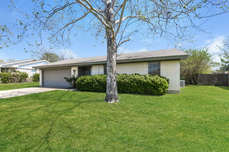 1,975/Mo, 133 Mountain View Azle, TX 76020 Front View 2
