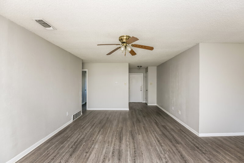 1,975/Mo, 133 Mountain View Azle, TX 76020 Living Room View