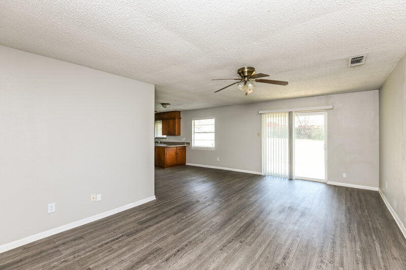 1,975/Mo, 133 Mountain View Azle, TX 76020 Living Room View 2