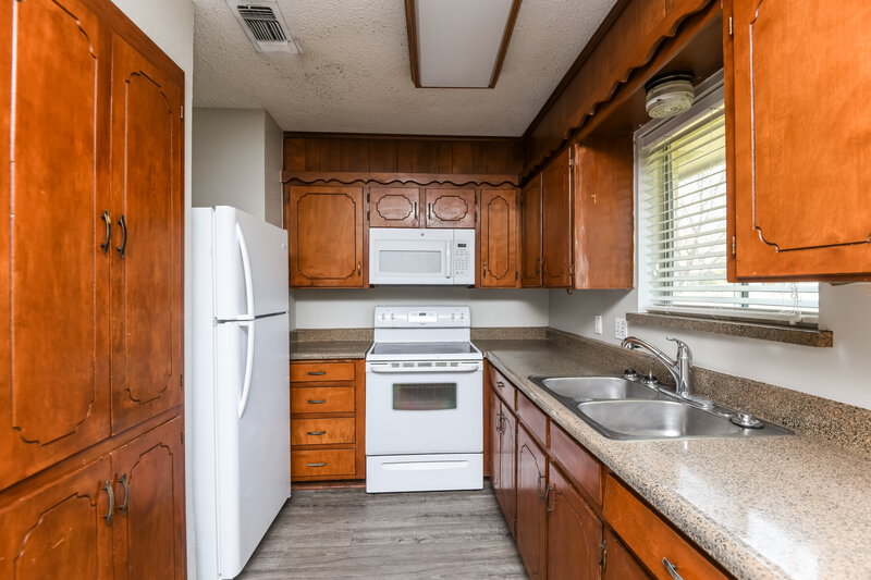 1,975/Mo, 133 Mountain View Azle, TX 76020 Kitchen View 2