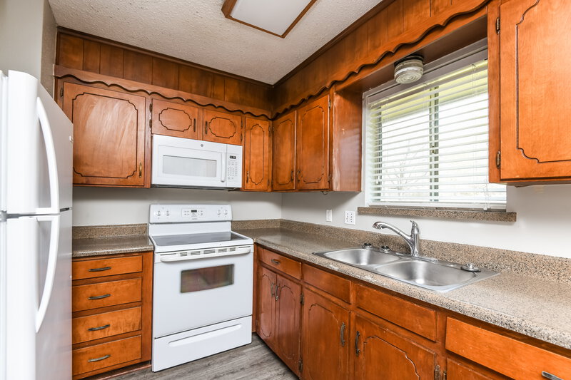 1,975/Mo, 133 Mountain View Azle, TX 76020 Kitchen View 3
