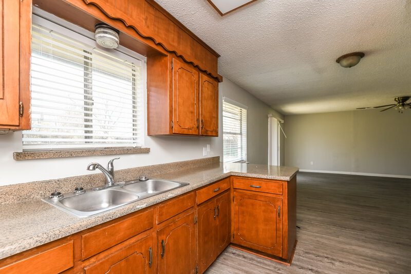 1,975/Mo, 133 Mountain View Azle, TX 76020 Kitchen View 5