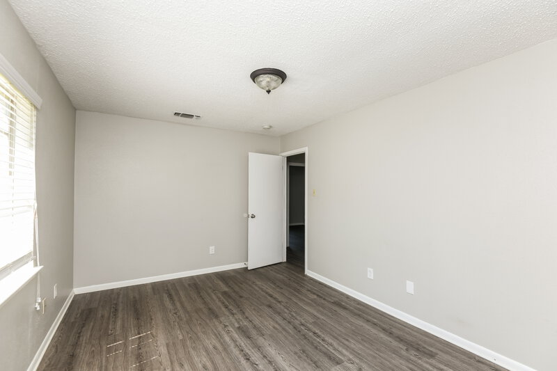 1,975/Mo, 133 Mountain View Azle, TX 76020 Main Bedroom View 2