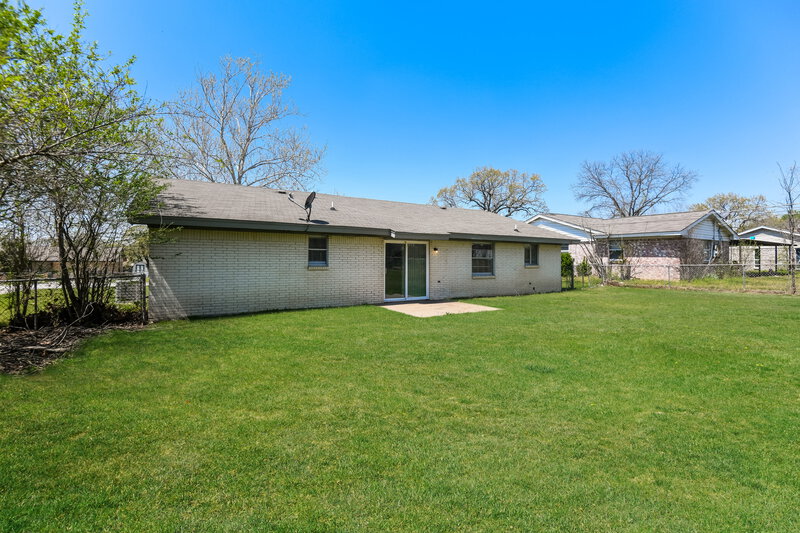 1,975/Mo, 133 Mountain View Azle, TX 76020 Rear View