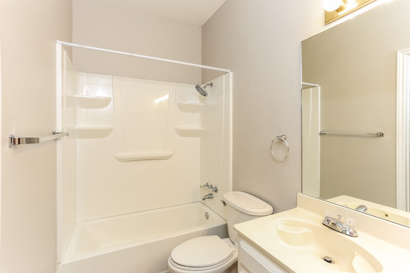1,930/Mo, 704 Brookhaven Royse City, TX 75189 Main Bathroom View 2