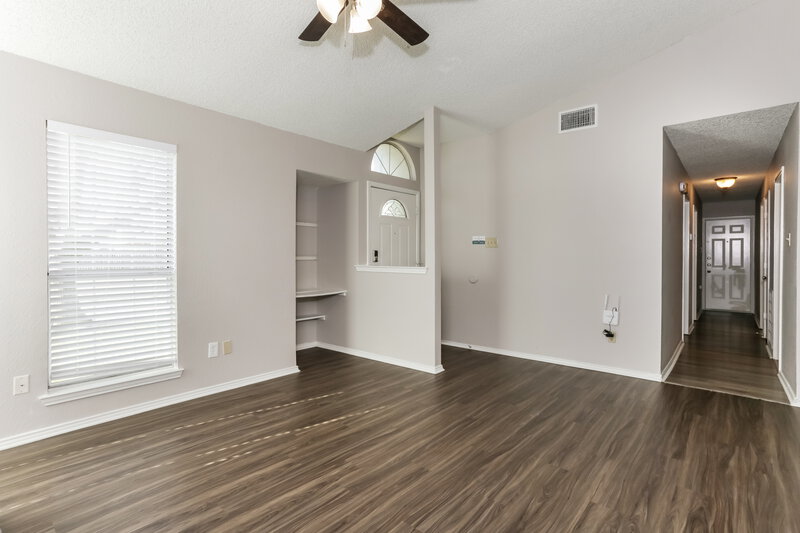 1,865/Mo, 1954 Carrington Glenn Heights, TX 75154 Living Room View