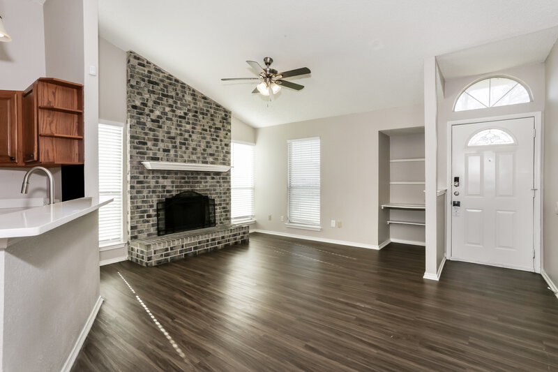 1,865/Mo, 1954 Carrington Glenn Heights, TX 75154 Living Room View 5