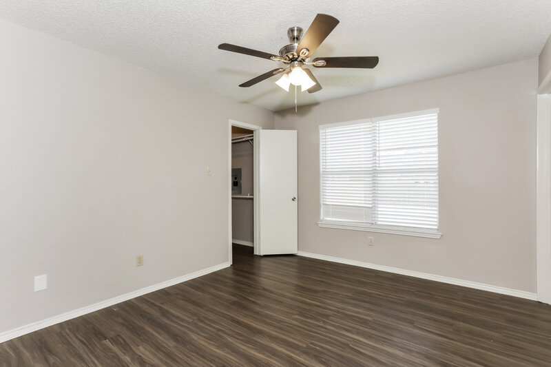 1,865/Mo, 1954 Carrington Glenn Heights, TX 75154 Main Bedroom View