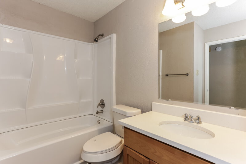 1,865/Mo, 1954 Carrington Glenn Heights, TX 75154 Bathroom View