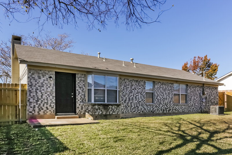 1,865/Mo, 1954 Carrington Glenn Heights, TX 75154 Rear View