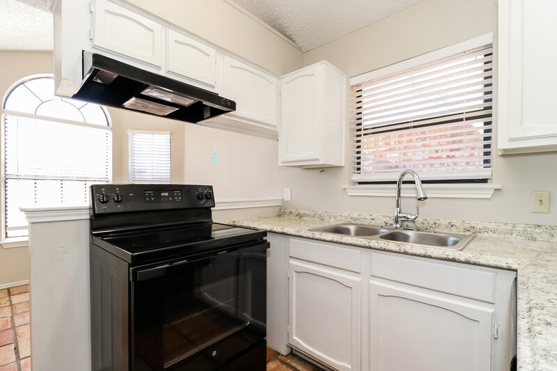 1,750/Mo, 1424 Horncastle Fort Worth, TX 76134 Kitchen View