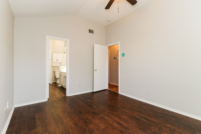 1,750/Mo, 1424 Horncastle Fort Worth, TX 76134 Main Bedroom View 2
