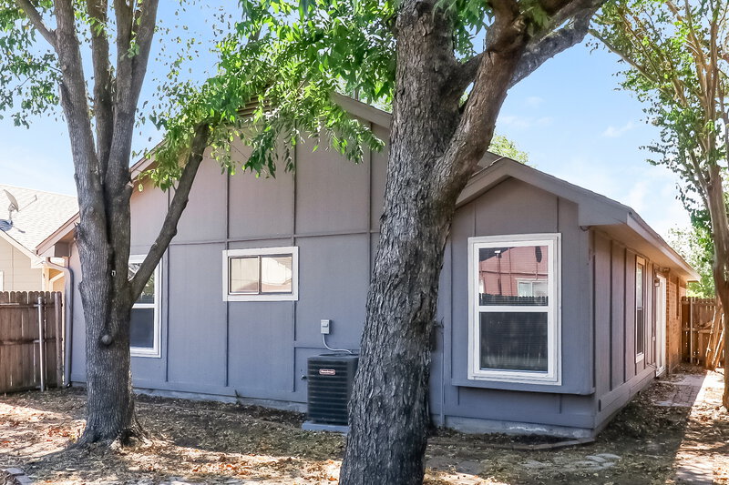 1,750/Mo, 1424 Horncastle Fort Worth, TX 76134 Rear View