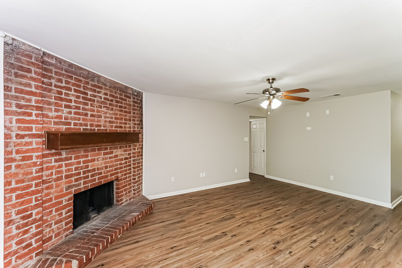 2,160/Mo, 1201 Brook Hill Arlington, TX 76014 Living Room View 2