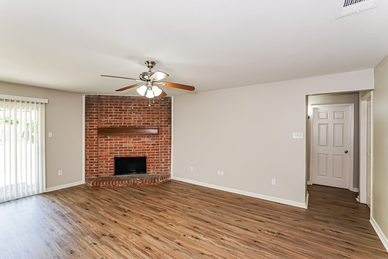 2,160/Mo, 1201 Brook Hill Arlington, TX 76014 Living Room View 3