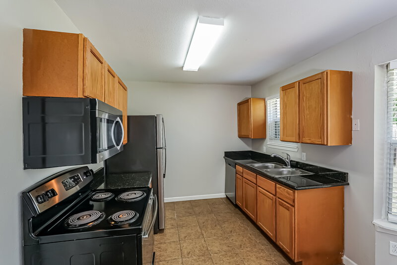 2,160/Mo, 1201 Brook Hill Arlington, TX 76014 Kitchen View 2