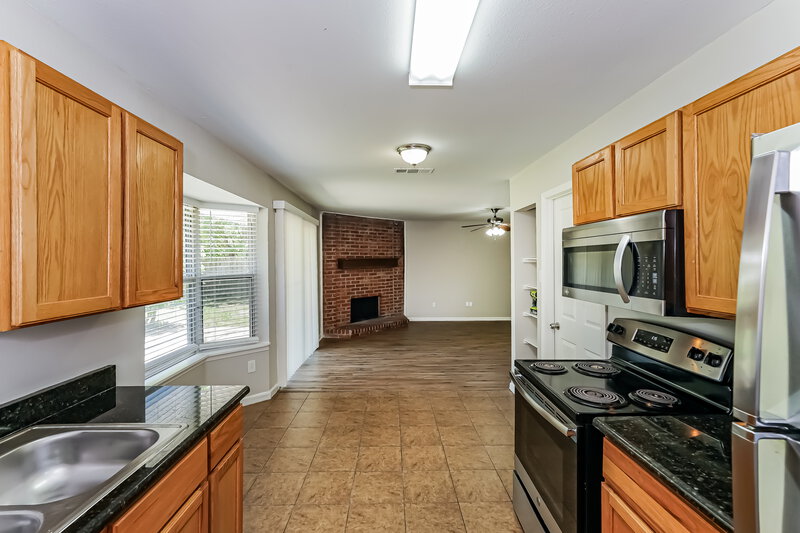 2,160/Mo, 1201 Brook Hill Arlington, TX 76014 Kitchen View 3