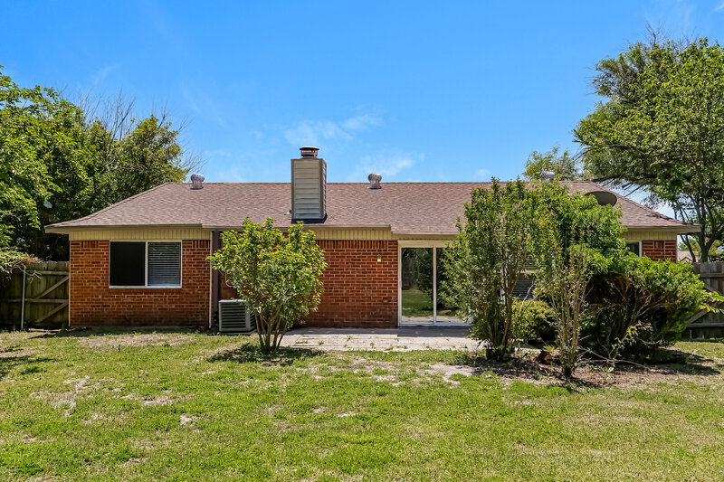 2,160/Mo, 1201 Brook Hill Arlington, TX 76014 Rear View