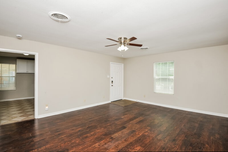 1,570/Mo, 4229 Frazier Ave Fort Worth, TX 76115 Living Room View