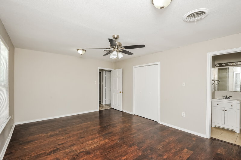 1,570/Mo, 4229 Frazier Ave Fort Worth, TX 76115 Main Bedroom View 2