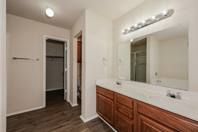 2,185/Mo, 12249 Shadow Wood Trl Burleson, TX 76028 Main Bathroom View