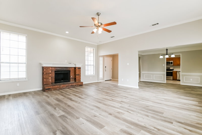 2,285/Mo, 864 Woodridge Dr Desoto, TX 75115 Living Room View 2