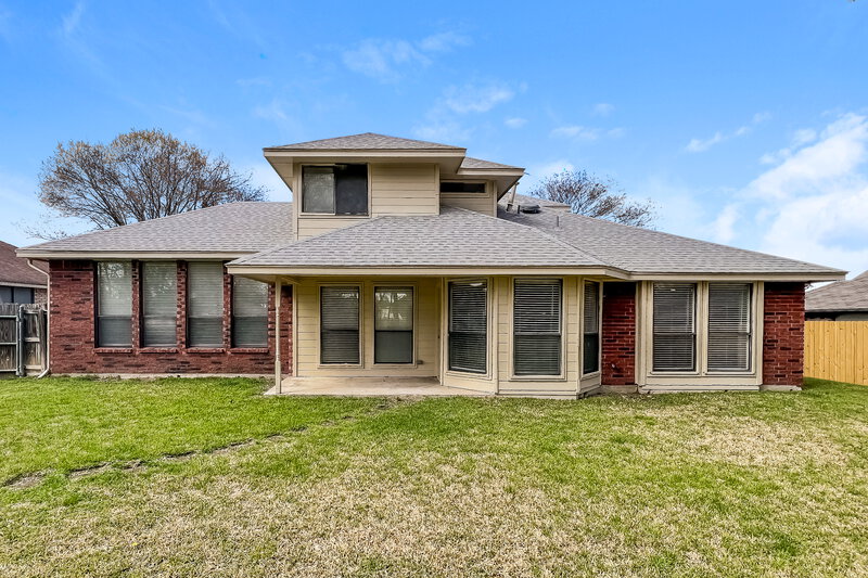 2,285/Mo, 864 Woodridge Dr Desoto, TX 75115 Rear View