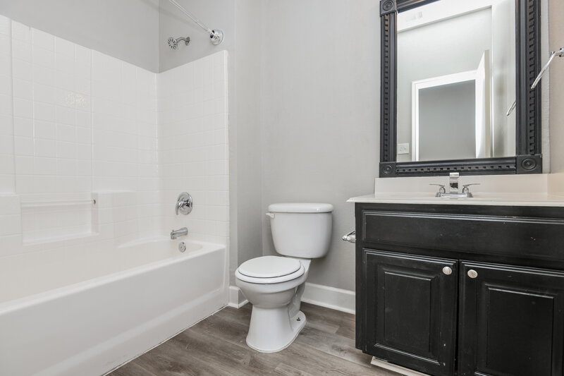 2,175/Mo, 5704 Parkview Hills Ln Fort Worth, TX 76179 Bathroom View