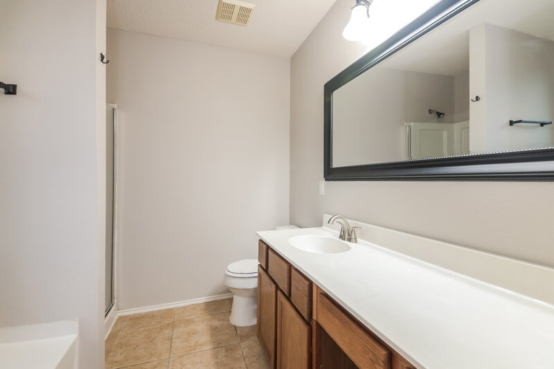 1,895/Mo, 114 Redbud Dr Forney, TX 75126 Main Bathroom View