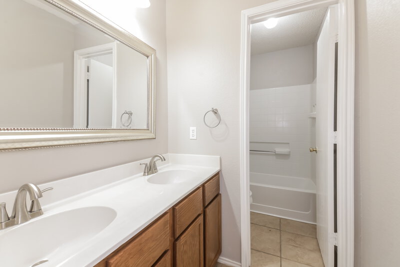 1,895/Mo, 114 Redbud Dr Forney, TX 75126 Bathroom View